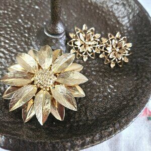 Vintage Sarah Coventry Brooch And Earrings